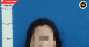 PEMANTU RUMAH DITANGKAP LEBUH IYA ENCHUBA NGELARIKA BARANG PENGAJI