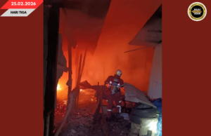 DUA BUAH RUMAH DI KAMPUNG SAMPADI ANGUS LENGIS KETEGAL PENUSAH ANGUS