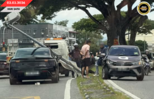 SEBUAH KERITA NGELANTAK TIANG LAMPU BA JALAI LAKSAMANA CHENG HO