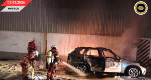 SEBUAH KERITA BMW TI NGEMBUAN LUMUR REJISTA BRUNEI ANGUS LENGIS DI PIASAU