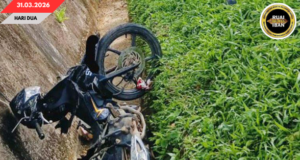 Siku orang ke ngena mutosikal bebadi nyawa pengudah aksiden enggau pikap