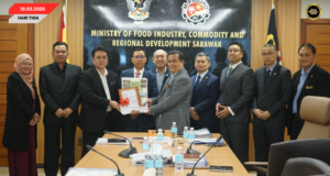 SARIB NGAMBI ALIH STESYEN PANSIK SIMILAJAU, NGENEGAPKA INDUSTRI GETAH SARAWAK