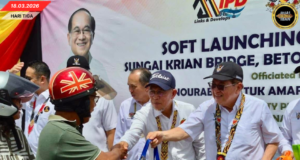 PENGAWA BEJADIKA JEMATAN SUNGAI KRIAN DIKENA NGEMUNTANGKA PEMINDAH, NYUNGKAK PEMANSANG DI BETONG