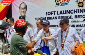 PENGAWA BEJADIKA JEMATAN SUNGAI KRIAN DIKENA NGEMUNTANGKA PEMINDAH, NYUNGKAK PEMANSANG DI BETONG