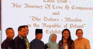 Hanifah, diri sebilik nyuaka pemeri RM560,000 ngagai 24 buah NGO, neruska legasi pengasih Laila Taib