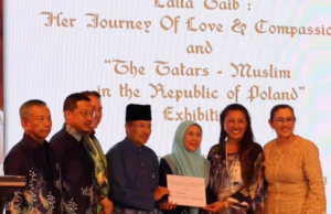 Hanifah, diri sebilik nyuaka pemeri RM560,000 ngagai 24 buah NGO, neruska legasi pengasih Laila Taib