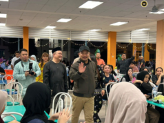 Penatai Royston kelai sukung ngagai Bazar Malam UiTM