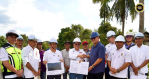 Pengawa Nyerahka Tapak Projek Penyambung HT/LT Tanjung Sebekut Ngenegapka Infrastruktur Menua Pesisir Spaoh