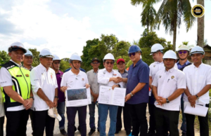 Pengawa Nyerahka Tapak Projek Penyambung HT/LT Tanjung Sebekut Ngenegapka Infrastruktur Menua Pesisir Spaoh