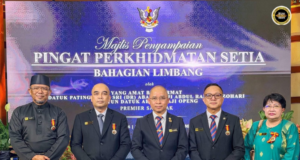 Direktor JKR Sarawak ngulu pengerami nyuaka pingat PPS di Limbang