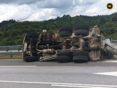 Deriba Bakal Tesepit, Lori Semin Tekalih Ba Simpang Samu