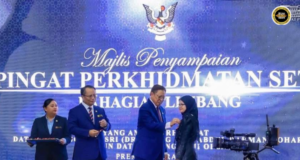 Unus Tambi antara penerima Midul PSS Di Limbang