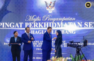 Unus Tambi antara penerima Midul PSS Di Limbang