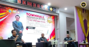 Townhall pelajar Betong meransang nembiak rebak baru ngagai tikas panggau dunya
