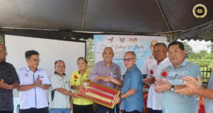 Edwin Banta Bejadika Lantai Konkrit Rh. Anggit, Negapka Komitmen Ngagai Pemansang Menua Pesisir