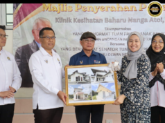 Pengerami nyerahka projek Klinik Pengerai Nanga Atoi, Saratok ke udah tembu meruan