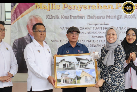 Pengerami nyerahka projek Klinik Pengerai Nanga Atoi, Saratok ke udah tembu meruan