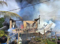 Dua buah rumah angus ba Kampung Bunut