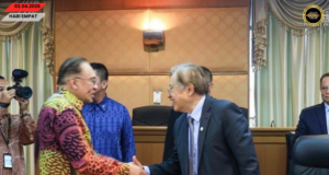 Premier Sarawak Ngulu Aum Khas Menteri Besai Enggau Kepala Menteri ba Putrajaya