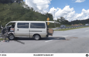 Pemesai APM Betong Nulung Orang Ba Penusah Aksiden Jalai Alun di Simpang Pusa