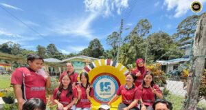 10 iku nembiak UNIMAS ngaga pansil bekau pengawa belajarka ICT Ba Kampung Mambai Sebuyau