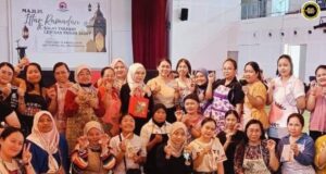 Woksyop Seni Resin Mukah Nyadi Pelasar Ngemansangka Bakat Seni Kreatif Menua