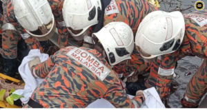 Mutosikal tepawah dalam parit, deriba dientaska bebadi