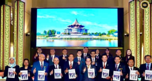 Uggah Deka Ngenataika Simpul Penujai Opis Menteri ba Hari Kepenudi Aum DUN Sarawak