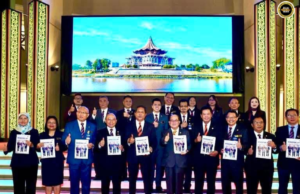 Uggah Deka Ngenataika Simpul Penujai Opis Menteri ba Hari Kepenudi Aum DUN Sarawak