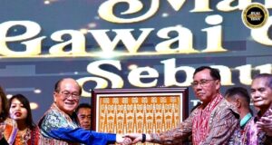 Rebut peluang pelajar enda bebayar, Apai indai diansak ngambi bagi enggau chakah — Uggah