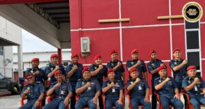 Pengawa bebaris sereta macha pesan beserimbai pengerami Hari Bomba Sedunya 2026