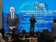 Direktor Kereja Raya Sarawak ngemeratka pengawa bejaku ba mua mayuh