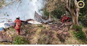 Sebuah rumah kayu dua ringkat angus lengis di Batu 7, Jalai Bintulu-Miri,