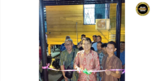 Pelajar nyadi pugu pemujur, PIBG SK Nanga Balingiau nerima bantu RM8,000