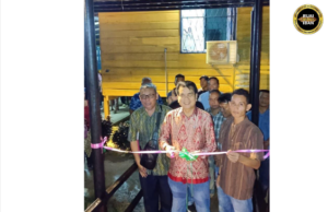 Pelajar nyadi pugu pemujur, PIBG SK Nanga Balingiau nerima bantu RM8,000