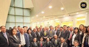 Raban KMKK Ngemah nemuai basa ngagai opis Sapit Premier Sarawak seraya betukar penemu dalam mayuh bengkah pekara