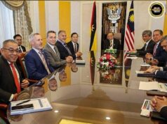 Premier Sarawak Nerima Penemuai Basa ari BlackBerry enggau UKM, Negapka Kerejasama Teknologi Strategik