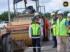 Direktor JKR Sarawak bejalaika pengawa matau projek ba Bagi Menua Samarahan enggau Bagi Menua Sri Aman