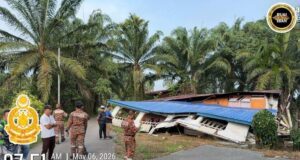 Rumah kayu runtuh di Bekenu, bomba ngentaska nadai penusal bakal tauka bebadi diripotka