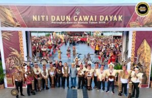 Pengawa bebaris Niti Daun Gawai Dayak 2026 ba Bintulu richah, ngempuruka lebih 5,000 iku penyereta