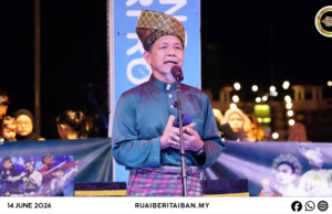 Puisi Asal Melayu Samarindok Ngidupka Tebing Ai Kuching, Narit Beratus Iku Temuai