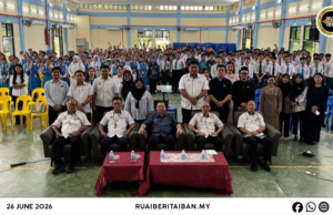 Direktor Pelajar Sarawak Negapka Transformasyen Pelajar Sekula Sekondari (SMK) Kapit No.2.