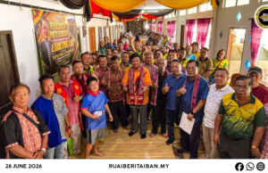 ADUN Pakan Ngansak Komuniti Negapka Penemu enggau Nyukung Pelajar Setipak Enggau Pemansang