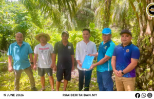 Pengawa nyerahka taba projek ngemanahka jalai ngagai pendam Rumah Panjai Lingit, Anyut