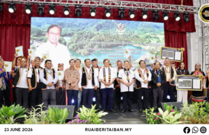 Perintah Sarawak Nyerahka 2,109 Surat Pala Tanah Seksyen 18 KTS ungkup sitak DUN Tasik Biru