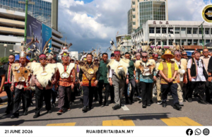 114 buah kontinjen nyereta pengawa bejalai “Niti Daun” beserimbai enggau Gawai Dayak Sarawak 2026