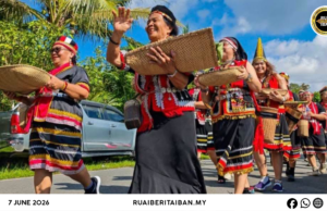 Pengawa Bejalai Gawai Singai Nyerakup Pesaka, Enggau Identiti Komuniti Bidayuh