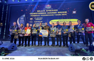 Kontinjen Sarawak ngerikot penyulut ba Anugerah Transformasyen Asrama MADANI 2025